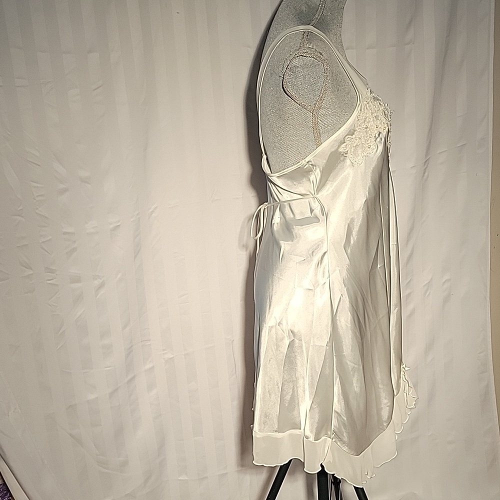 Linea Dontella Woman's White Chemise With Lace & Bottom Sheer Ruffle: Size: L - Picture 8 of 10